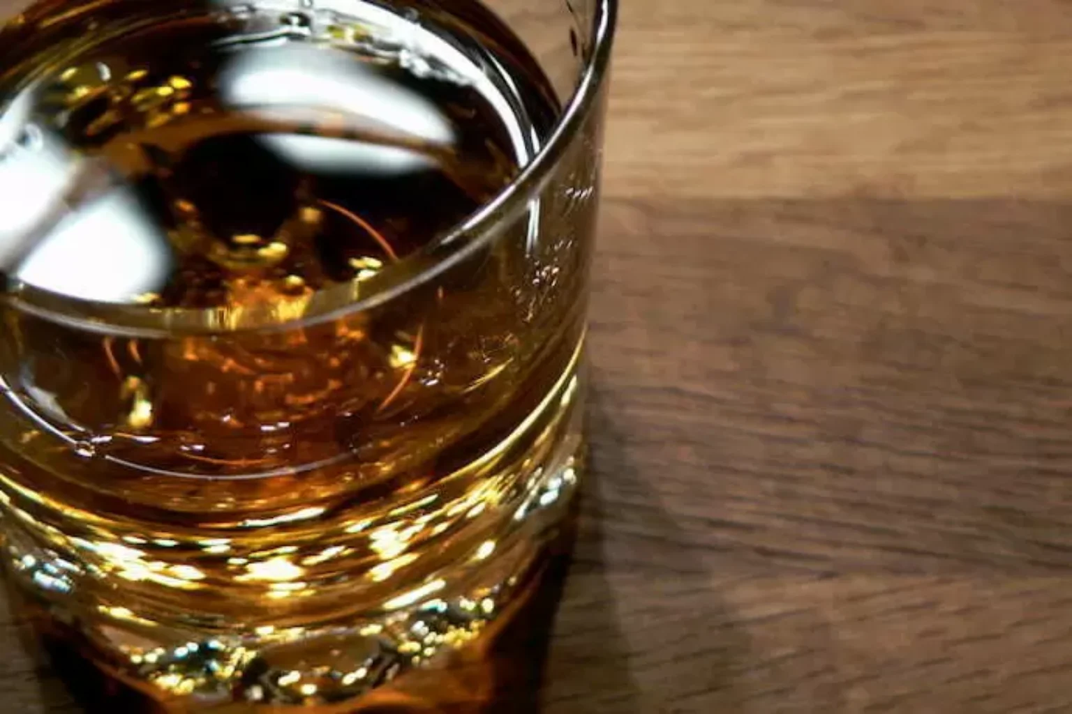 Copo de whisky.