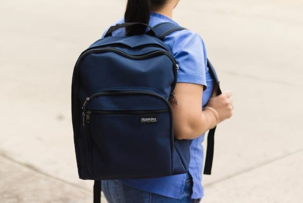 Mulher com mochila